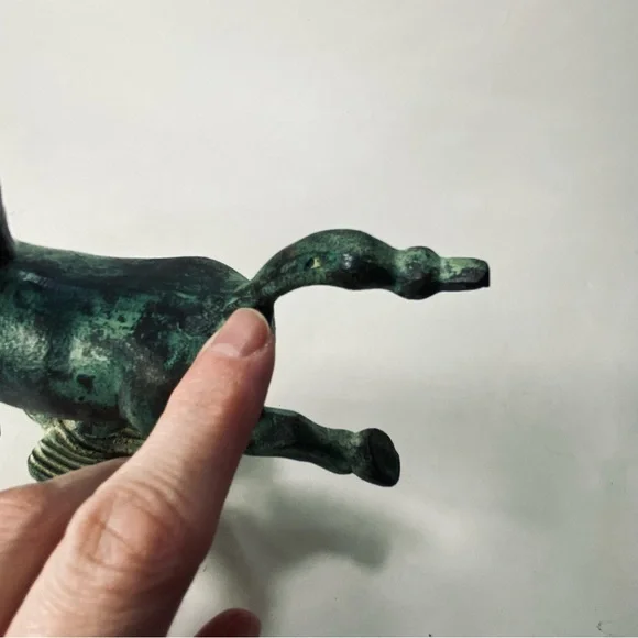 5 1/2" Vintage Reproduction of the Flying Horse of Gansu Statue Green Patina - Picture 12 of 16